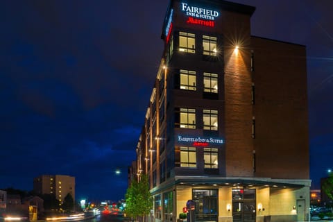 Fairfield Inn & Suites by Marriott Boston Cambridge Hotel in Cambridge