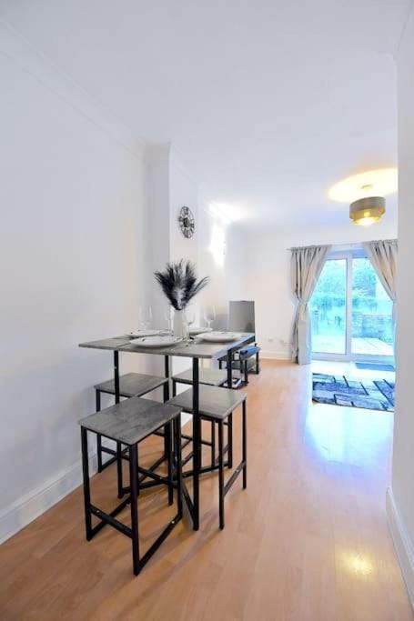 Charsley Lodge Apartment in London Borough of Southwark