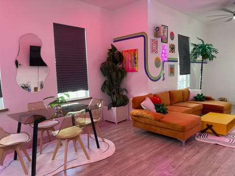 The Neon Nest: Retro Chic 4BR Home in Cooper Young House in Memphis