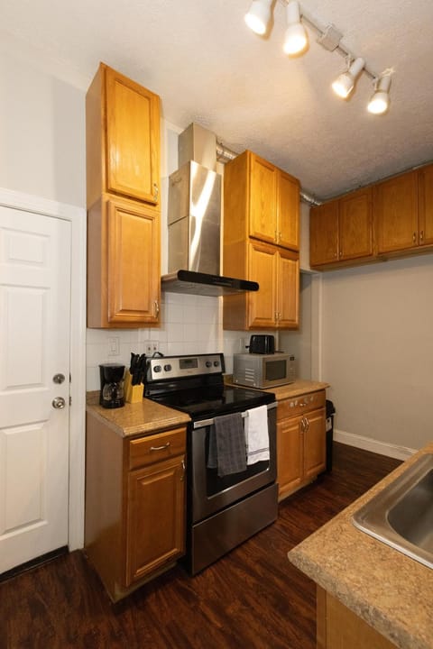 Chic 3BR Hideaway mins from NYC Condominio in Jersey City
