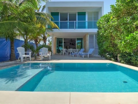 Property building, Patio, Day, Pool view, Swimming pool, sunbed