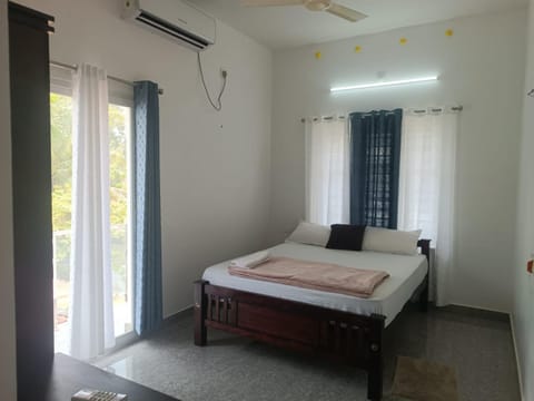 Alleppy Whitefort Homestay Dulux Rooms with Balcony Hotel in Alappuzha