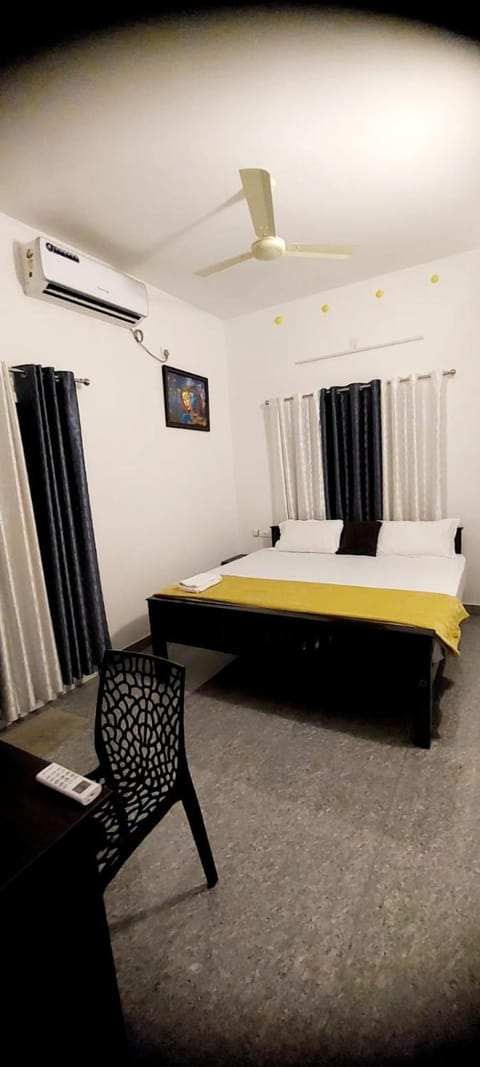 Whitefort Family Rooms with Balcony-Serviced Villa Hotel in Alappuzha