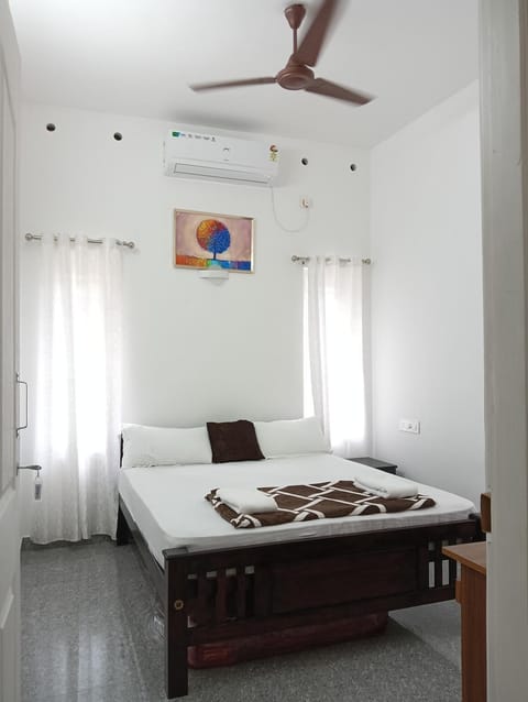 Whitefort Family Rooms with Balcony-Serviced Villa Hotel in Alappuzha