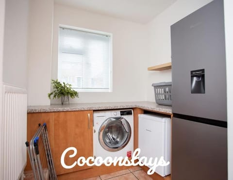 Cocoonstays Short Lets and Serviced Accommodation Luton House in Luton