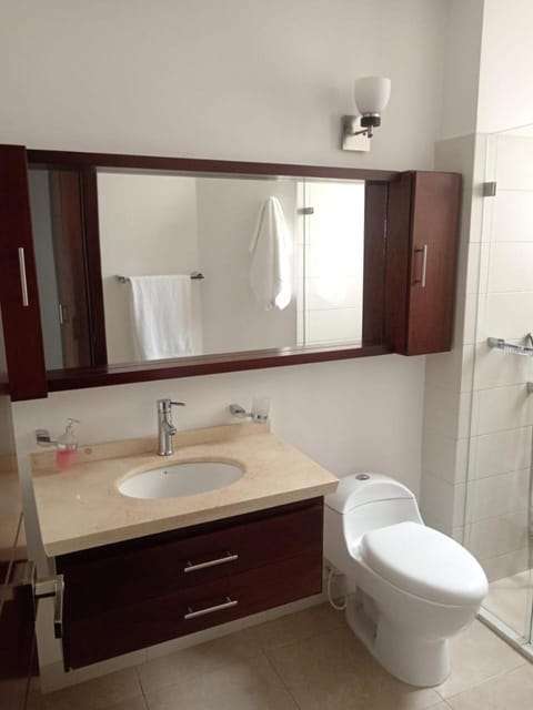 Central room + private bathroom, balcony & parking Alquiler vacacional in Duitama
