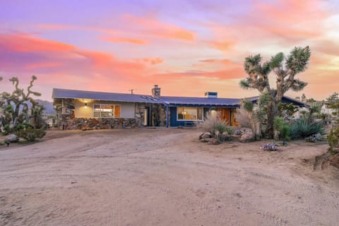 Property building, Natural landscape, Sunrise, Sunset