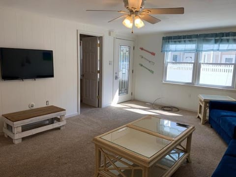 Nice Apartment In Brant Beach With 4 Bedrooms And Wifi Eigentumswohnung in North Beach Haven