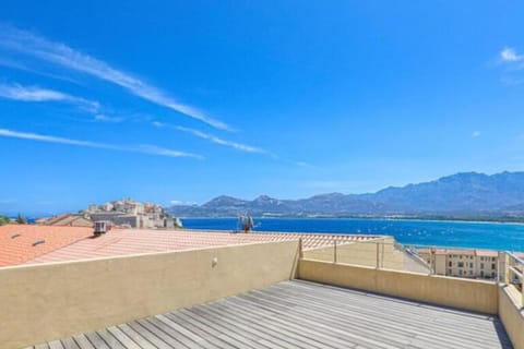 Rooftop exceptionnel avec piscine et bord de mer Villa in Calvi