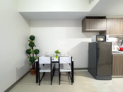 A2J Luxury 1BR Suite Near Venice Mall BGC Taguig Apartment in Makati