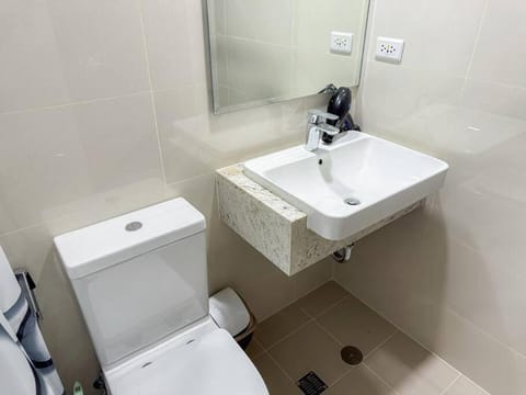 A2J Luxury 1BR Suite Near Venice Mall BGC Taguig Apartment in Makati