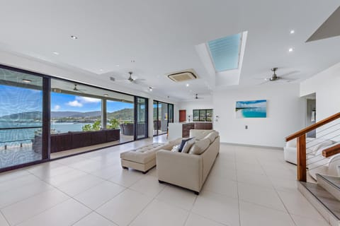 'Whitsunday Escape' - Expansive Coral Sea Views and Private Infinity Pool Casa in Whitsundays