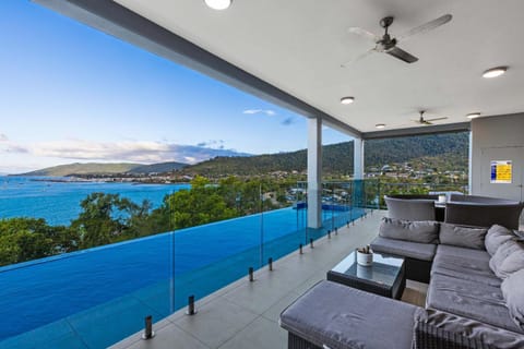 'Whitsunday Escape' - Expansive Coral Sea Views and Private Infinity Pool House in Whitsundays