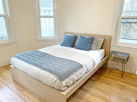 Best Location At Harvard University! 4 Bedroom Apartment! Two Units Available! Condo in Allston