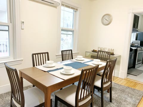 Best Location At Harvard University! 4 Bedroom Apartment! Two Units Available! Condominio in Allston