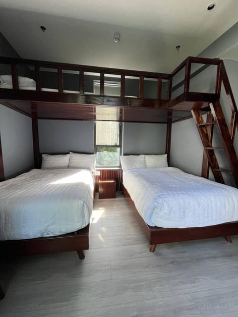 Bed, Photo of the whole room, bunk bed