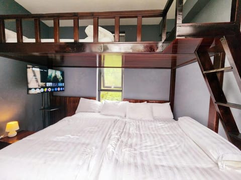 Bed, TV and multimedia, bunk bed