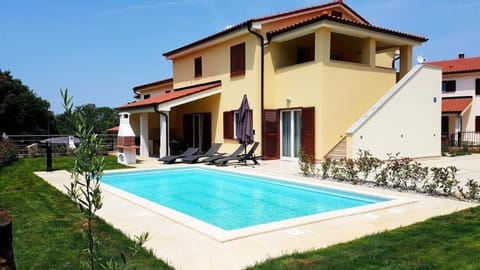 Ferienhaus In Banjole Mit Privatem Pool House in Banjole