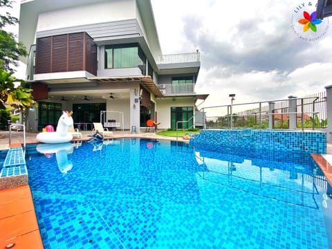 40P, Subang Villa with Pool/BBQ/Karaoke/Meeting Villa in Subang Jaya