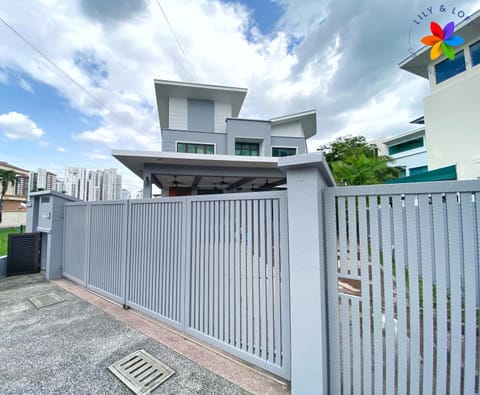 40P, Subang Villa with Pool/BBQ/Karaoke/Meeting Villa in Subang Jaya