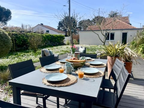 Garden, Dining area, Garden view