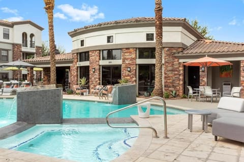 TWO CozySuites Glendale by the stadium with pool 4 & 18 Condo in Glendale