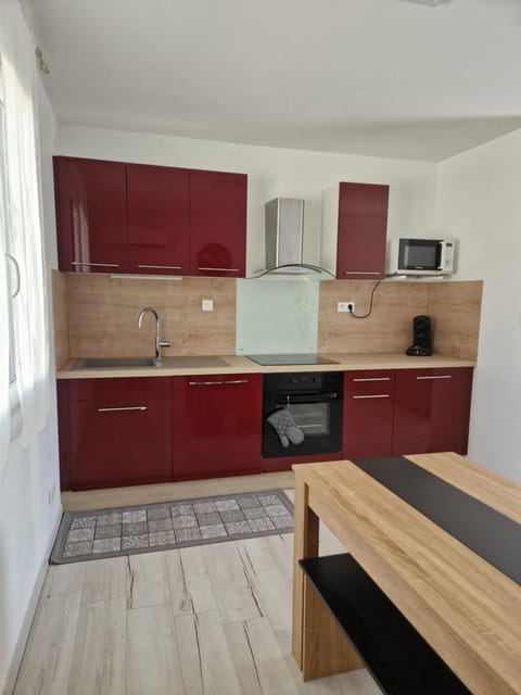 Kitchen or kitchenette, minibar, pet friendly, stove