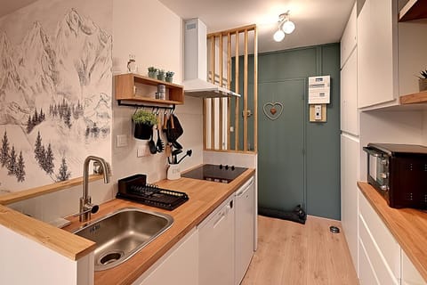 Kitchen or kitchenette