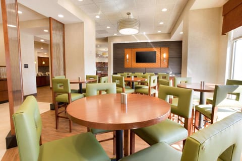 Restaurant/places to eat, Dining area, On site, Breakfast