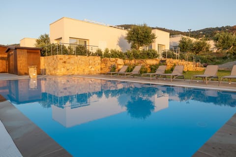 Pool view, Swimming pool, sunbed