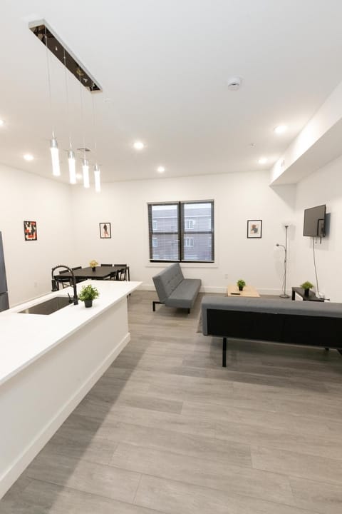 Modern Contemporary 2-Bed Apt Close to NYC Condo in Bayonne