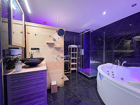 Hot Tub, Sauna, Bathroom, Spa and wellness centre/facilities, Spa and wellness centre/facilities