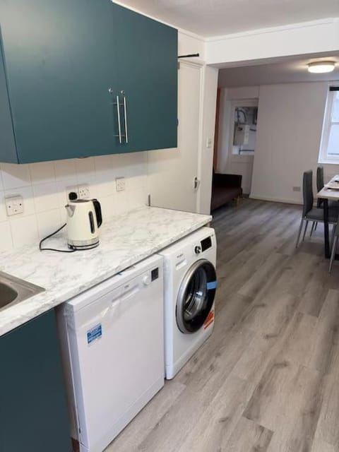 Kitchen or kitchenette, dishwasher, washing machine