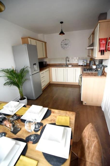 Modern 4 bed - Lincoln - Parking House in Lincoln