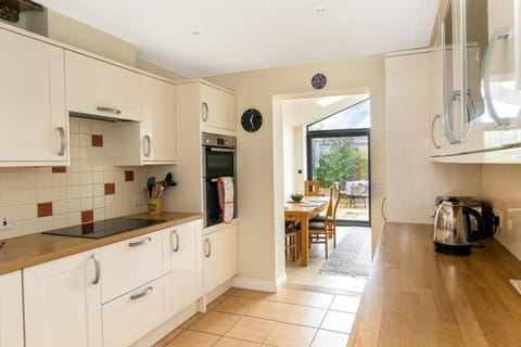 Pass the Keys Cosy Bliss Lodge 5 min walk to Chipping Norton Haus in Chipping Norton