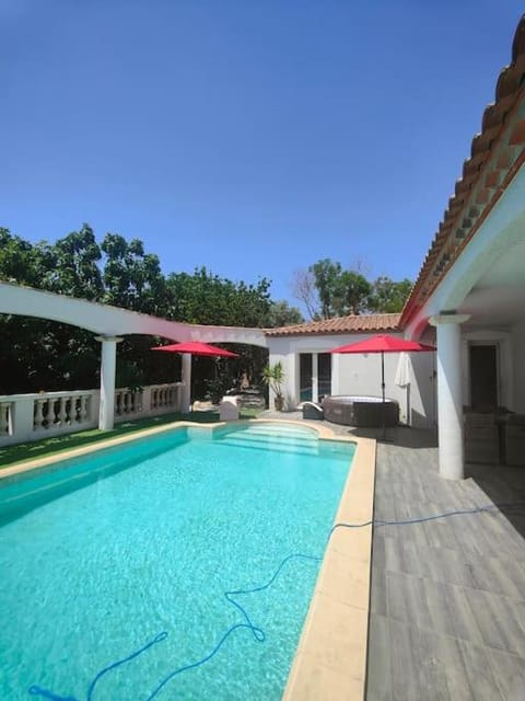 Villa luxe 5 chambres piscine jacuzzi homegym Chalet in Castelnau-le-Lez