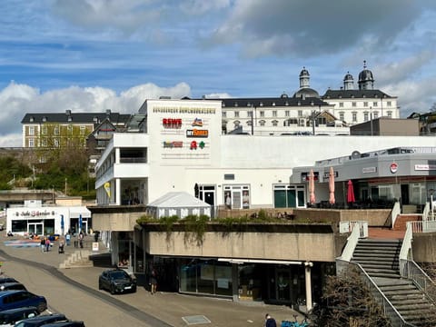 Property building, Day, Neighbourhood, City view, Street view, Location, Parking