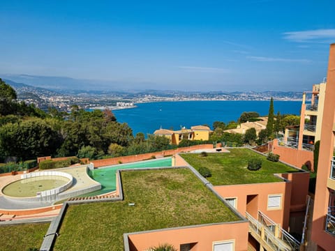 Mountain view, Pool view, Sea view