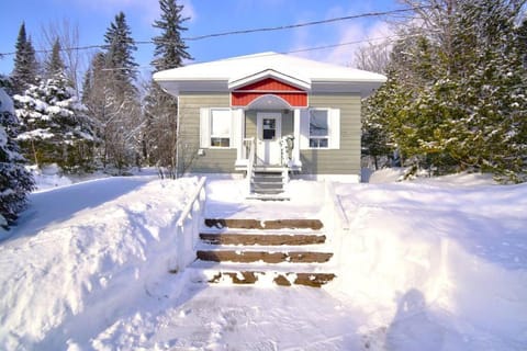 Chalet Boréal, SPA, LAC & SKI House in Saint-Donat