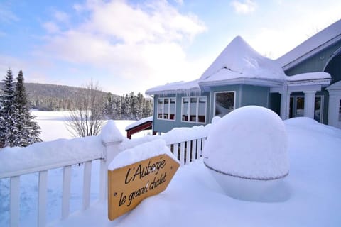 Maison du lac avec plage, embarcations, billard et spa privé Maison in Saint-Donat