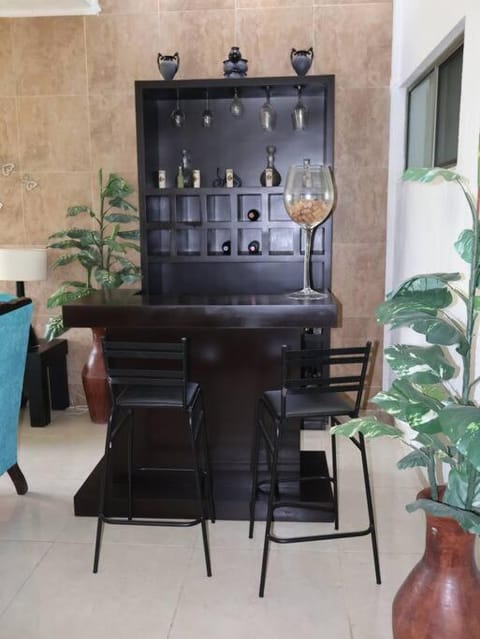 Lounge or bar, oven