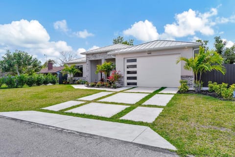 Pool and Spa Home - Close to Bonita Beach House in Bonita Springs