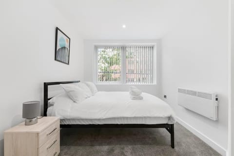 Modern 1 Bedroom Apartment in Central Newbury Apartment in Newbury