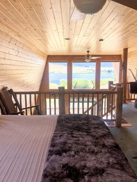 Mountain Lake Lodge, Your 3-Bed Lake Escape! House in Henrys Lake