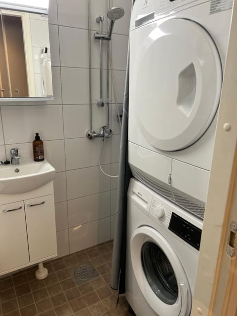 Shower, Bathroom, washing machine, dryer