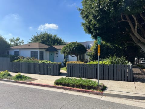 Property building, Day, Garden, Street view