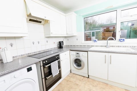 2 Bedroom Specious House for 4 House in Maidstone