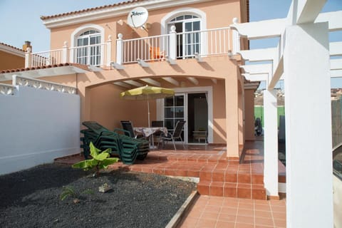 Modernes Ferienhaus mit Terrasse und Balkon House in Castillo Caleta de Fuste