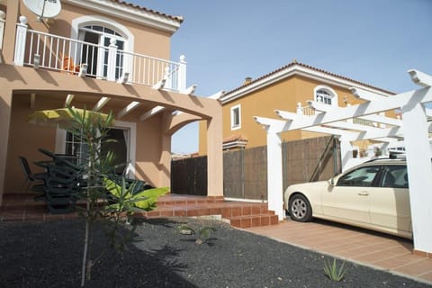 Modernes Ferienhaus mit Terrasse und Balkon House in Castillo Caleta de Fuste