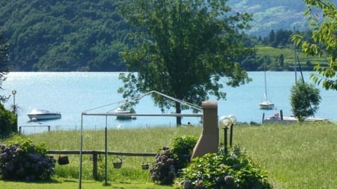 Ferienvilla am See mit Pool House in Colico